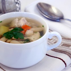 Фасолевый суп с куриной грудкой в мультиварке
