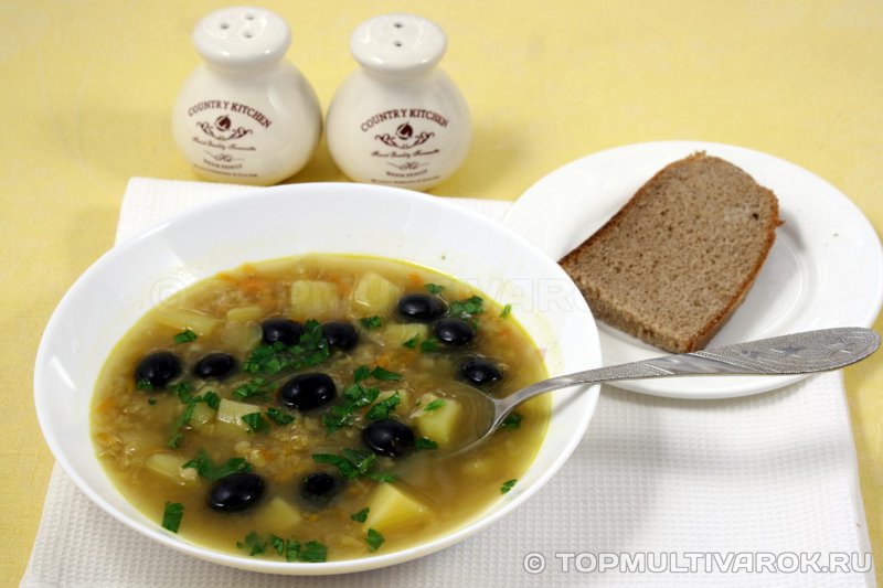 Суп с чечевицей и маслинами в мультиварке