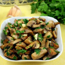 Champinones al ajillo (Ajillo mushrooms)