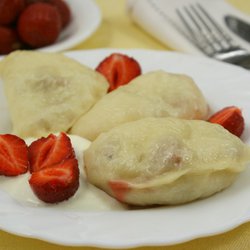 Вареники с клубникой на пару
